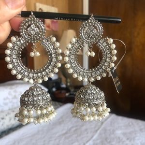 Brand new earrings, Indian style (jhumka)